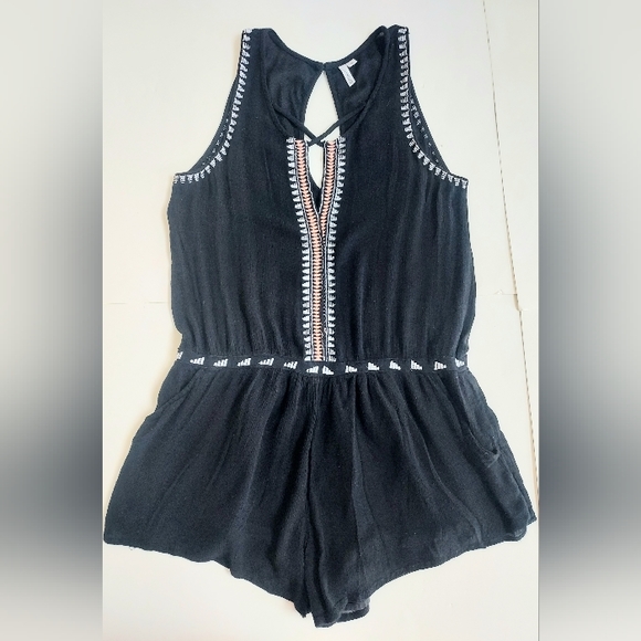 Ladies RIPCURL Black Gauzy Embroidered Shorts Romper W/Pockets Size M - Picture 1 of 11